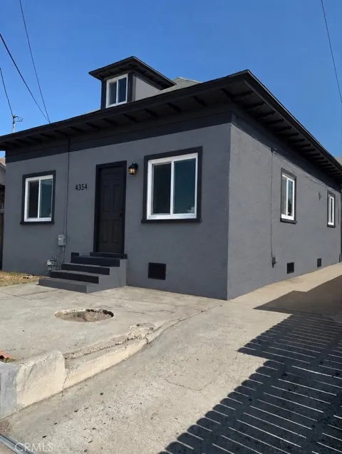 4354 Compton