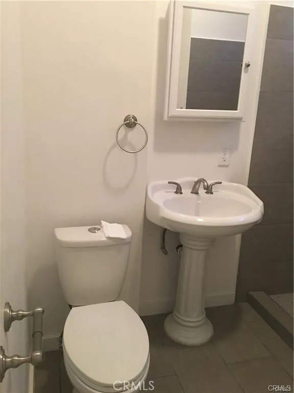 4354 Compton Los Angeles, CA 90011