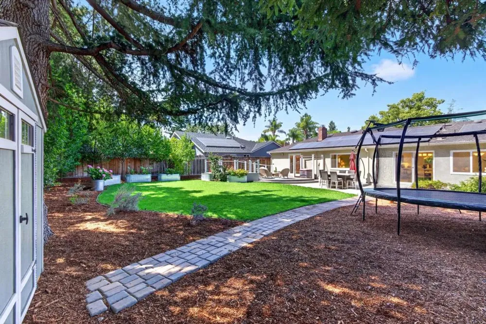 82 Loucks Avenue Los Altos, CA 94022