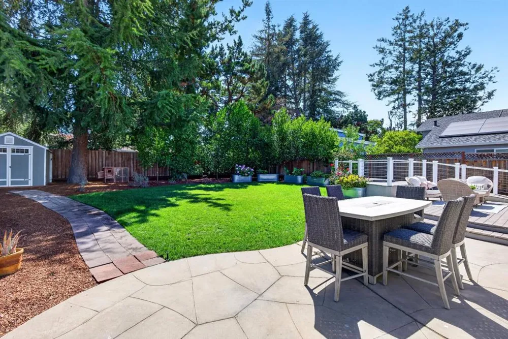 82 Loucks Avenue Los Altos, CA 94022