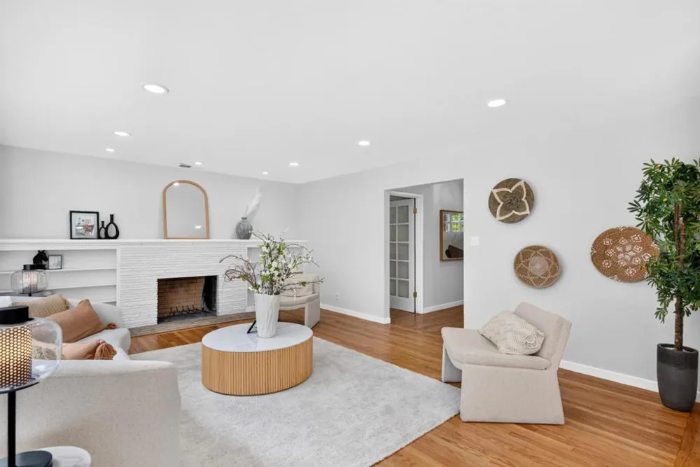 82 Loucks Avenue Los Altos, CA 94022