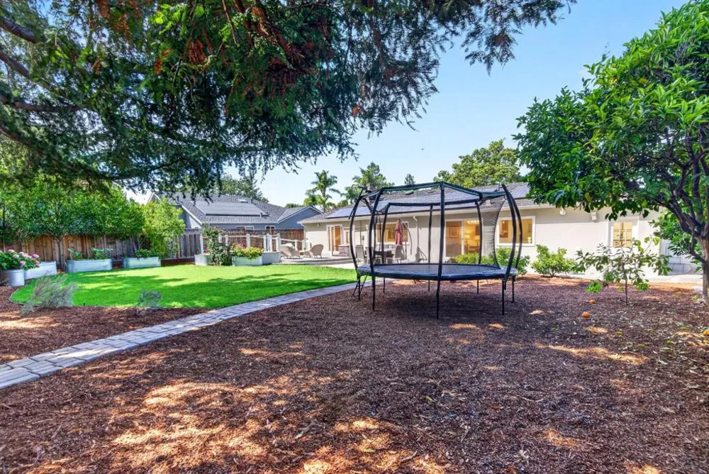 82 Loucks Avenue Los Altos, CA 94022