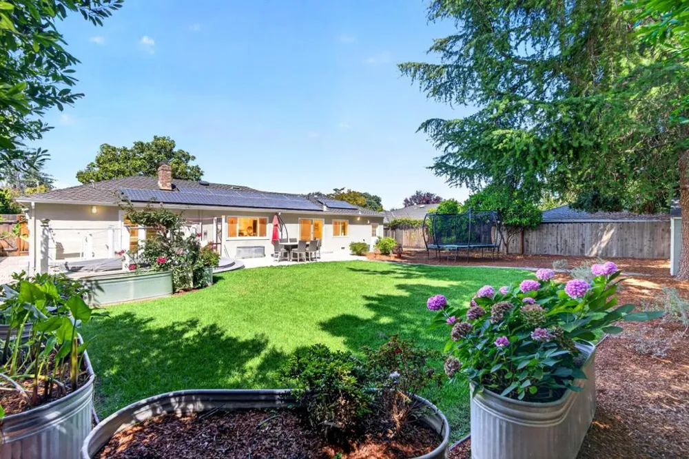 82 Loucks Avenue Los Altos, CA 94022