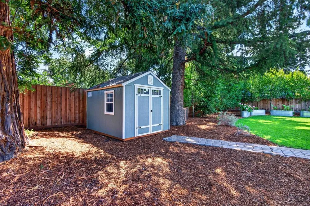 82 Loucks Avenue Los Altos, CA 94022