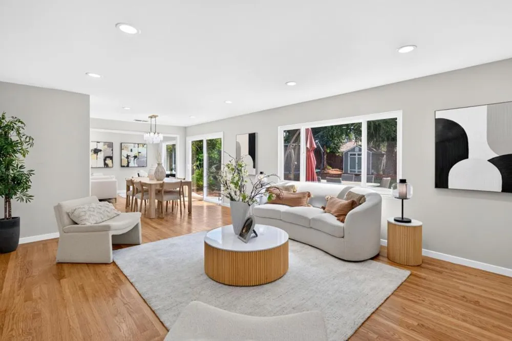 82 Loucks Avenue Los Altos, CA 94022