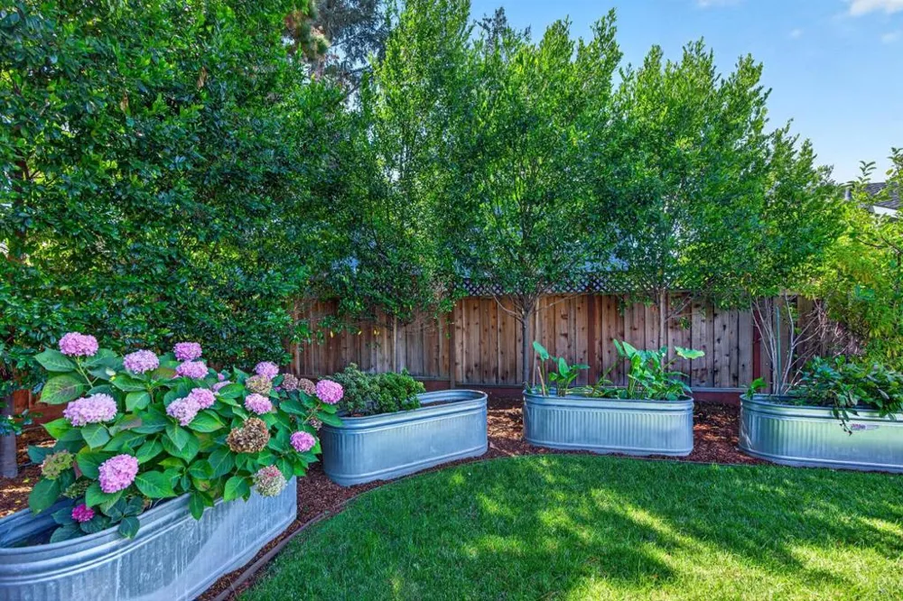 82 Loucks Avenue Los Altos, CA 94022