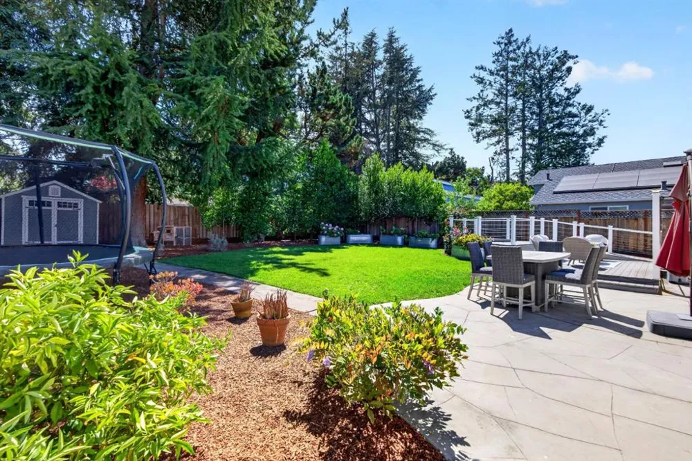 82 Loucks Avenue Los Altos, CA 94022