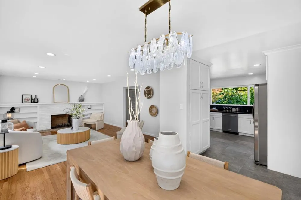 82 Loucks Avenue Los Altos, CA 94022