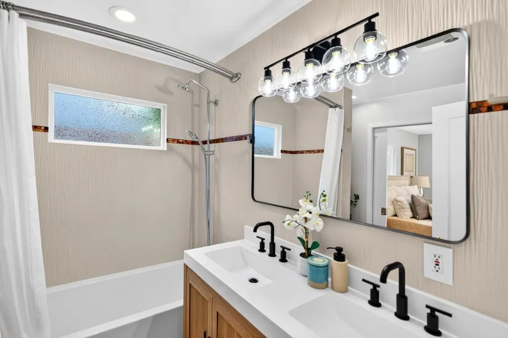 82 Loucks Avenue Los Altos, CA 94022