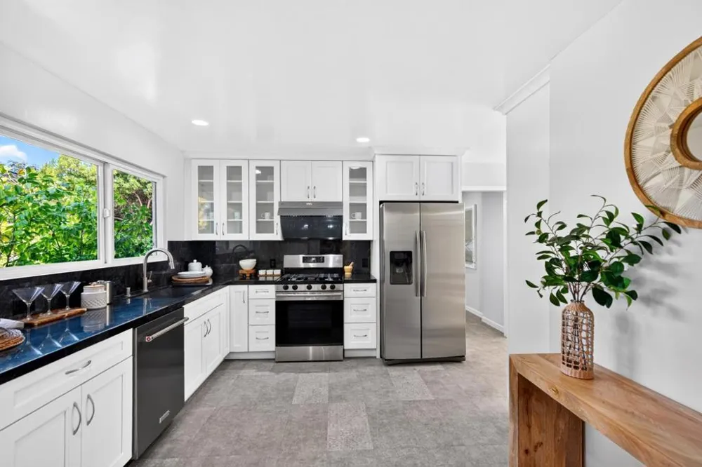 82 Loucks Avenue Los Altos, CA 94022