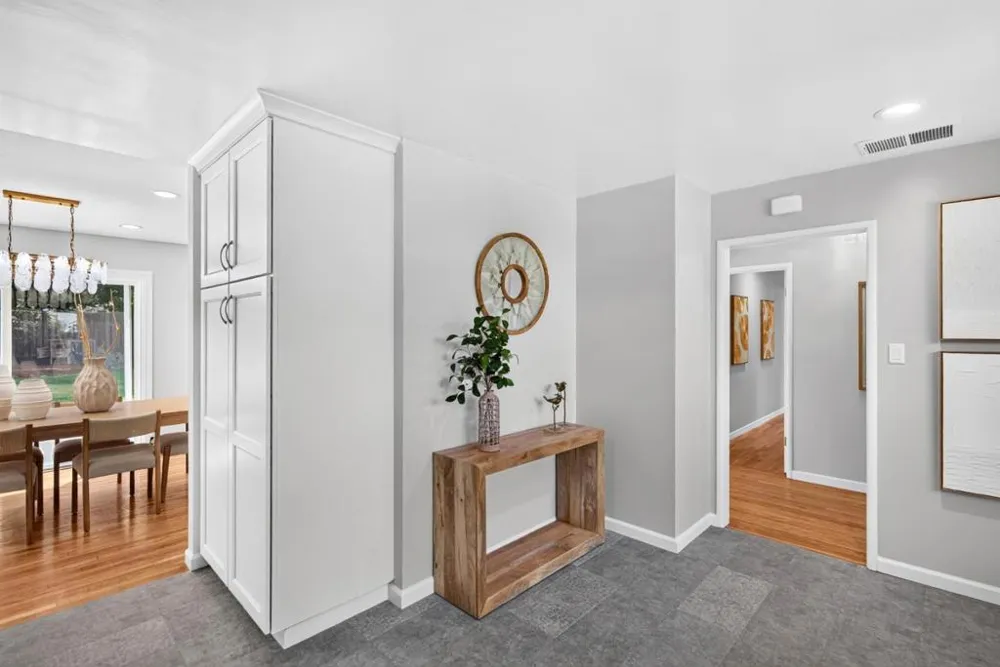 82 Loucks Avenue Los Altos, CA 94022