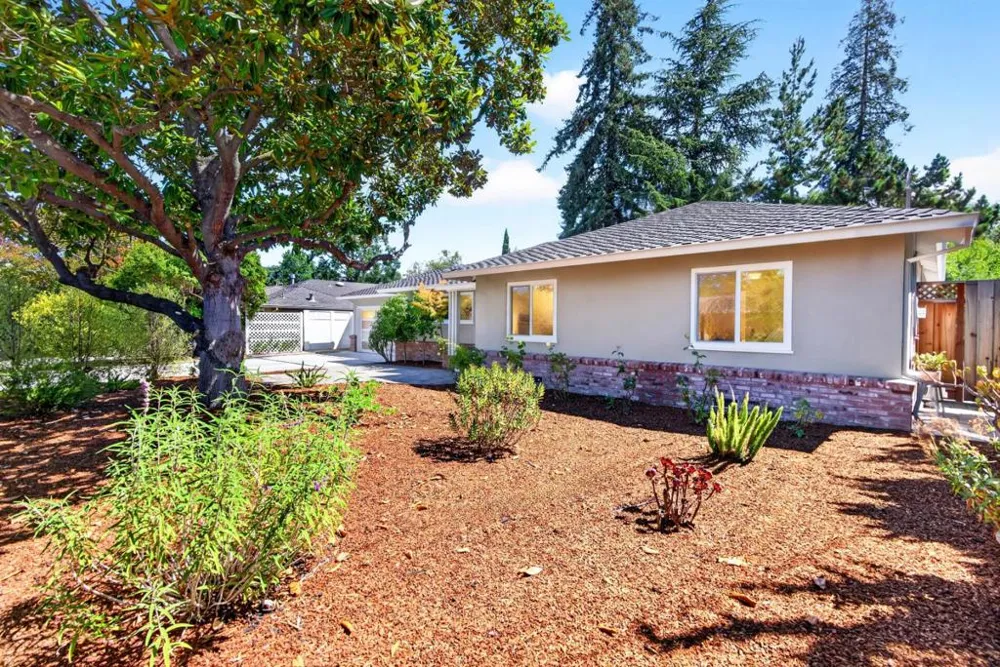 82 Loucks Avenue Los Altos, CA 94022