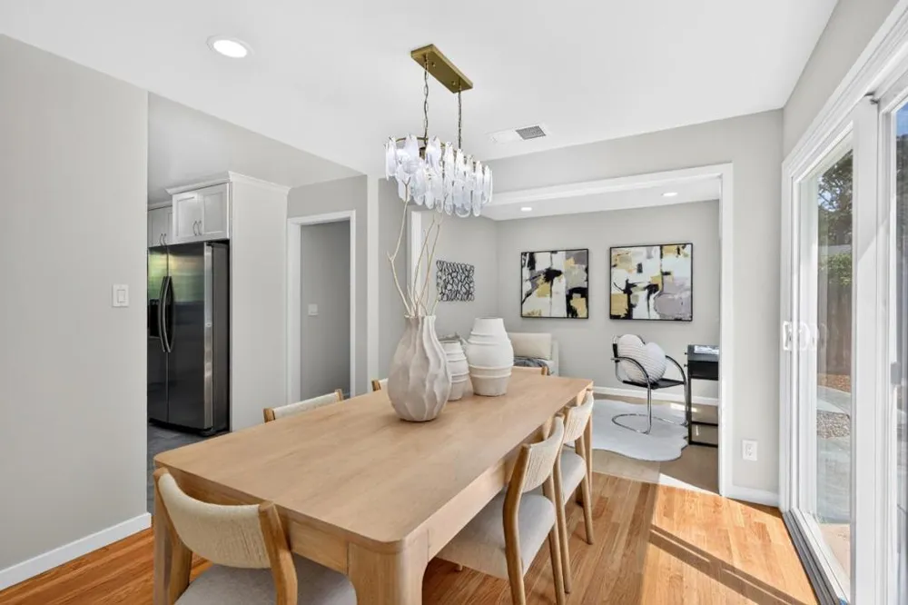 82 Loucks Avenue Los Altos, CA 94022