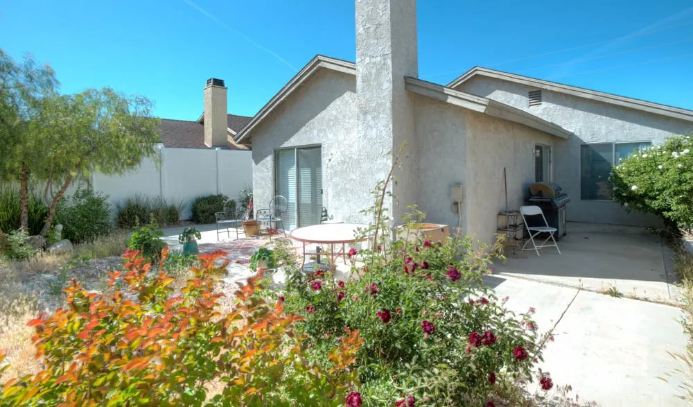 2718 E Avenue S Palmdale, CA 93550