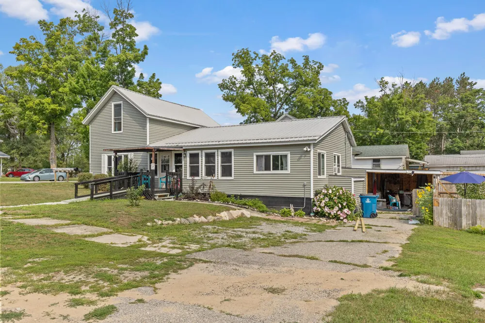 602 Pine Street Evart, MI 49631