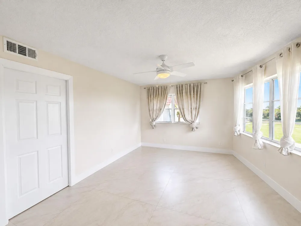 9411 Hollybrook Lake Drive #310 Pembroke Pines, FL 33025