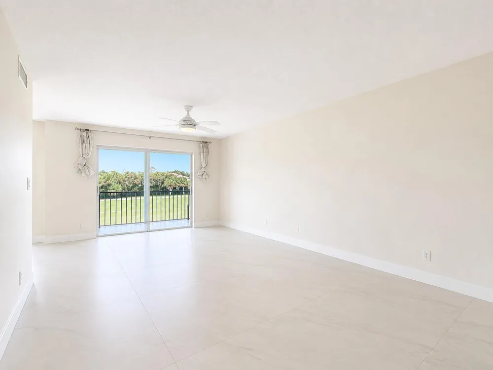 9411 Hollybrook Lake Drive #310 Pembroke Pines, FL 33025
