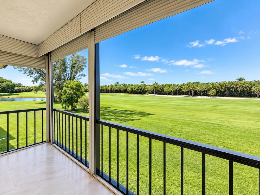 9411 Hollybrook Lake Drive #310 Pembroke Pines, FL 33025