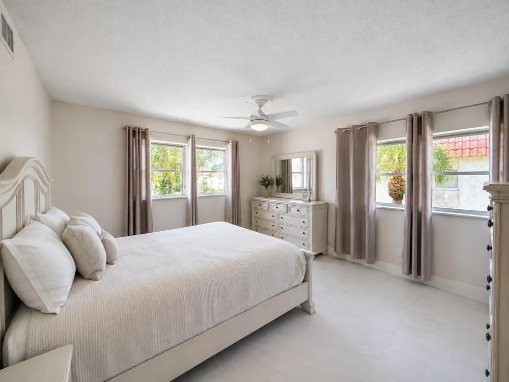 9411 Hollybrook Lake Drive #310 Pembroke Pines, FL 33025