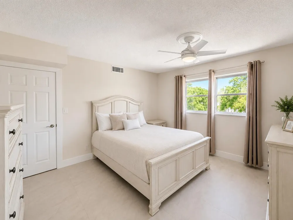 9411 Hollybrook Lake Drive #310 Pembroke Pines, FL 33025
