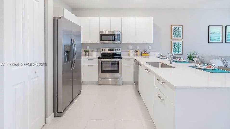 2594 SE 25 DR Homestead, FL 33035