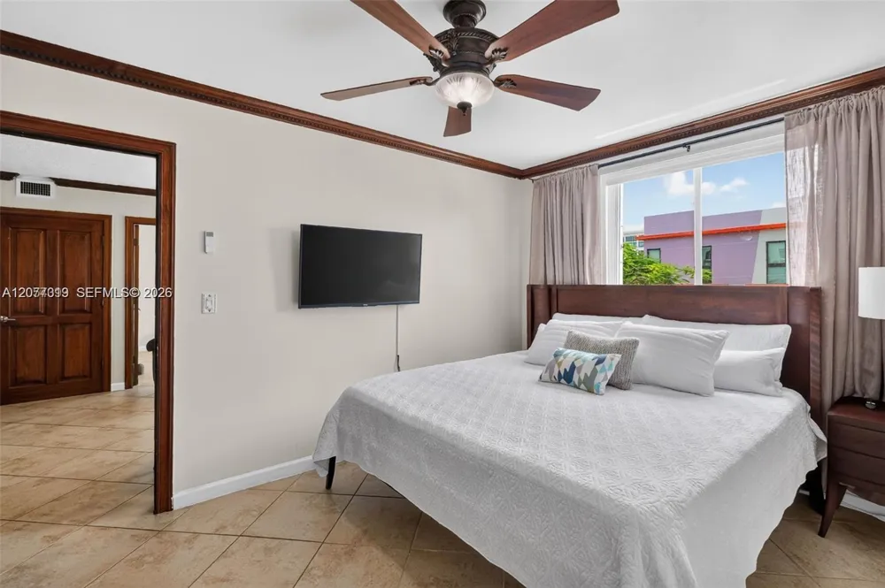 1060 NW 7th St #205 Miami, FL 33136