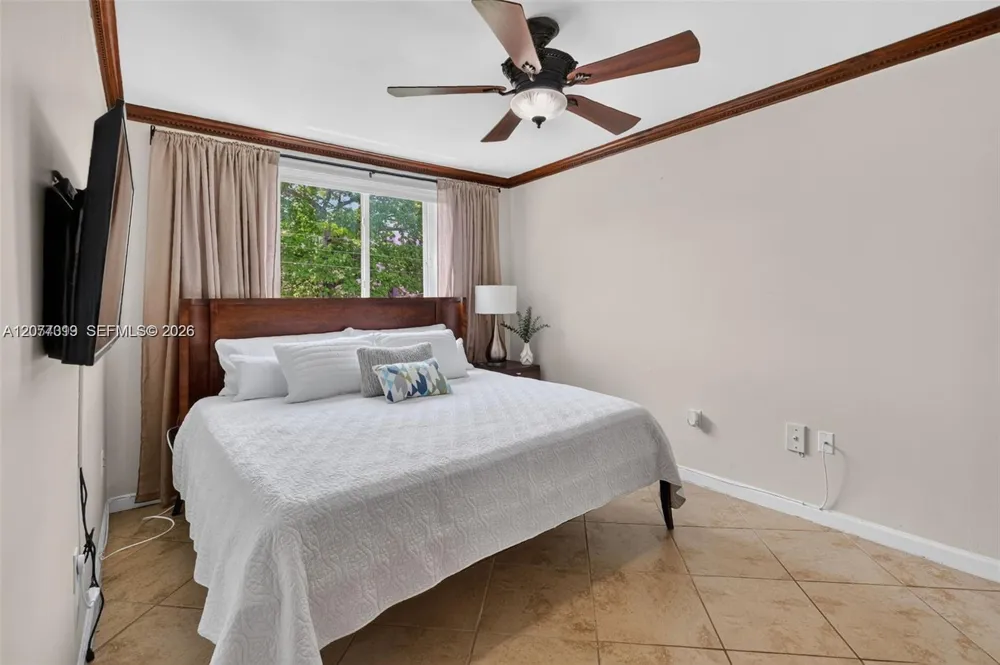 1060 NW 7th St #205 Miami, FL 33136