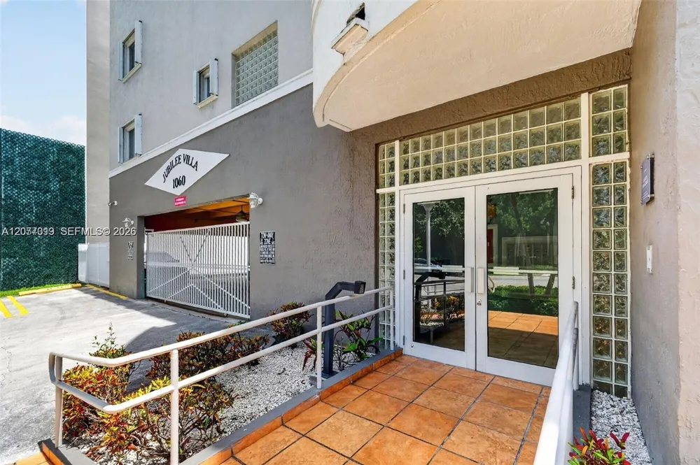 1060 NW 7th St #205 Miami, FL 33136