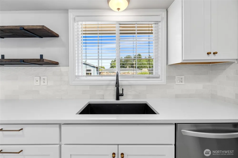 1206 S Walnut St Burlington, WA 98233