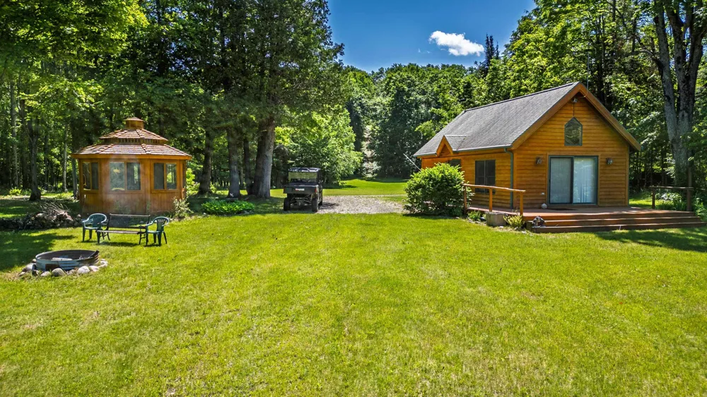 1133 W Thumb Lake Road Corwith Township, MI 49795