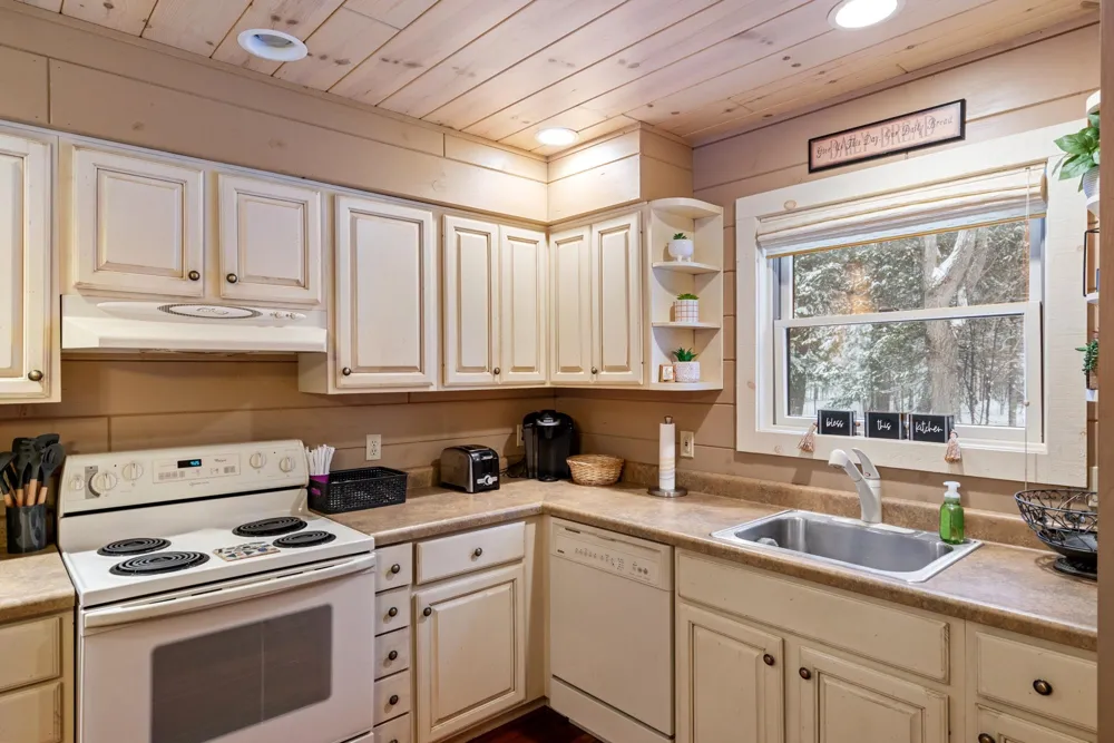 1133 W Thumb Lake Road Corwith Township, MI 49795