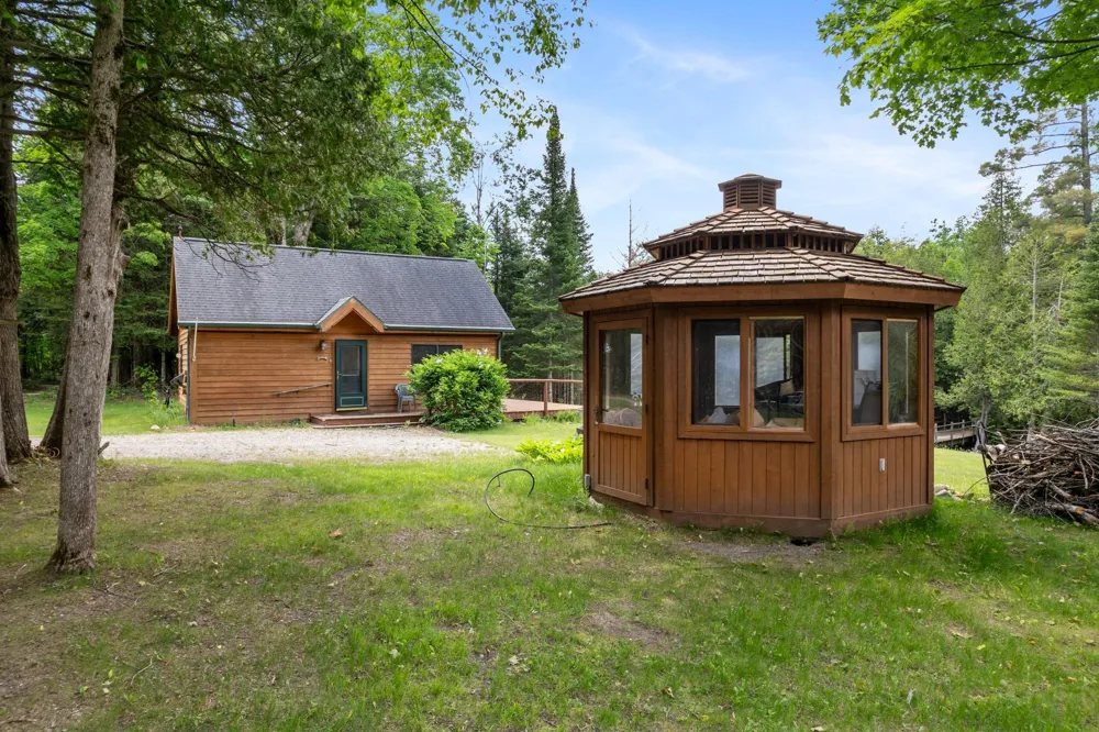 1133 W Thumb Lake Road Corwith Township, MI 49795