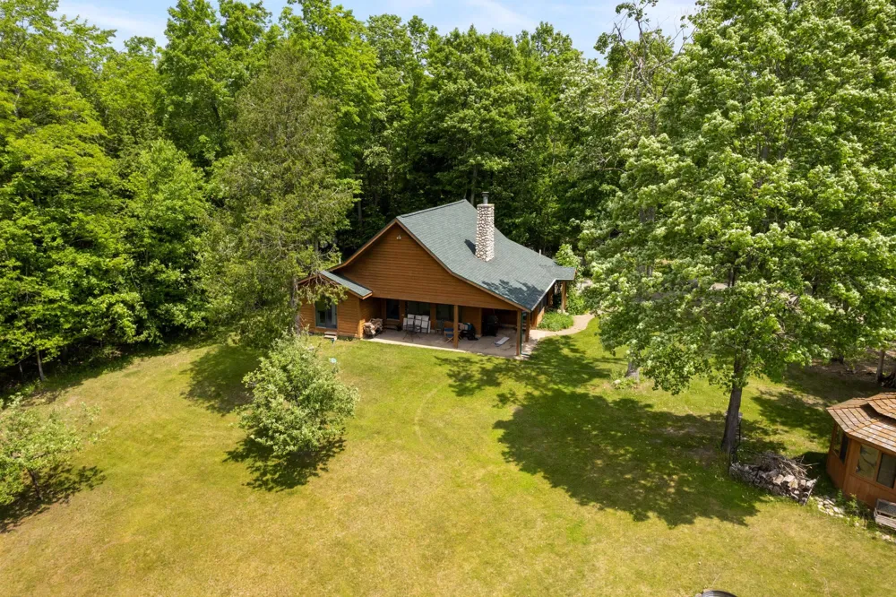 1133 W Thumb Lake Road Corwith Township, MI 49795