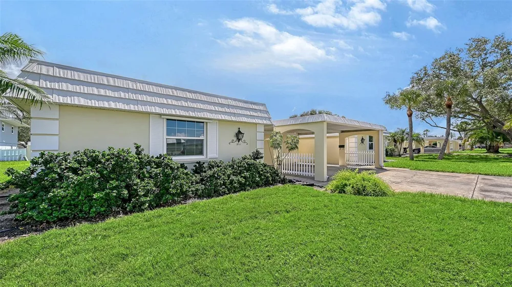 5911 TIDEWOOD AVENUE #3 Sarasota, FL 34231