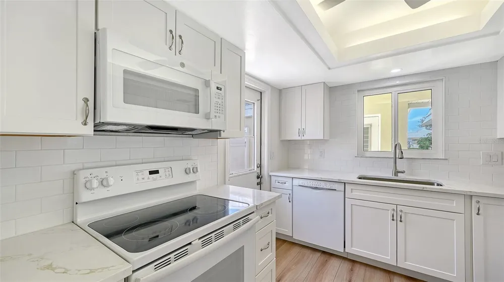 5911 TIDEWOOD AVENUE #3 Sarasota, FL 34231
