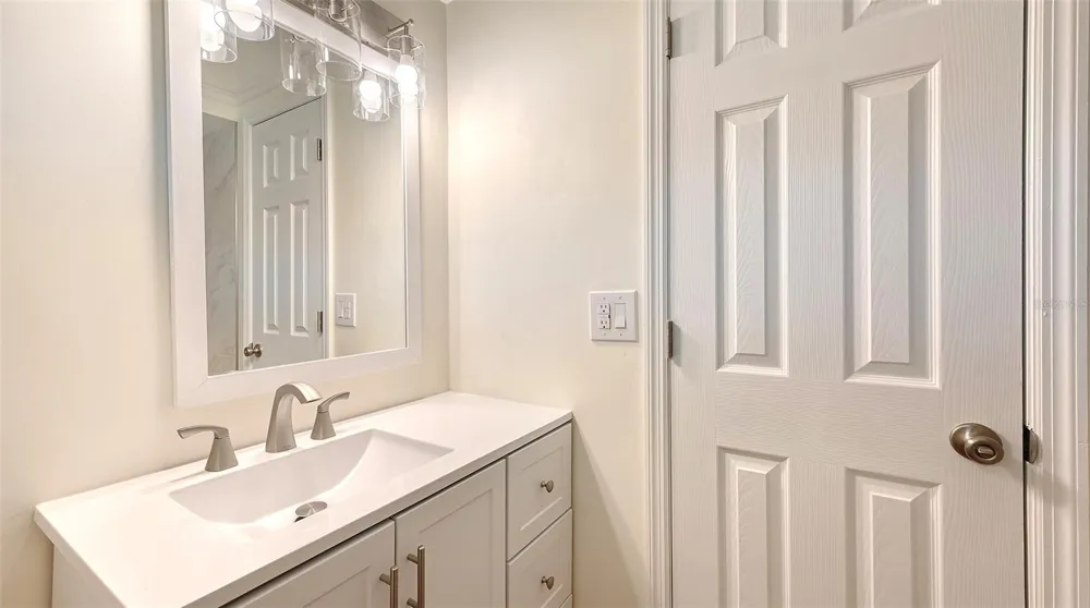 5911 TIDEWOOD AVENUE #3 Sarasota, FL 34231