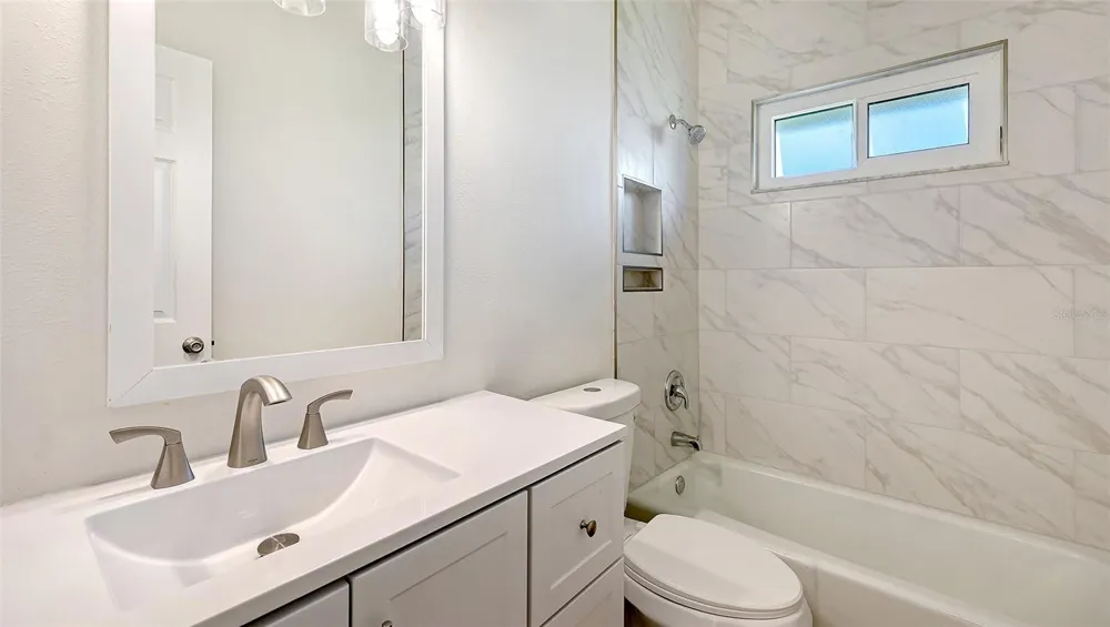 5911 TIDEWOOD AVENUE #3 Sarasota, FL 34231