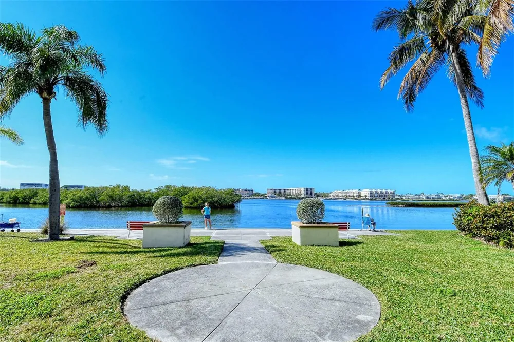 5911 TIDEWOOD AVENUE #3 Sarasota, FL 34231
