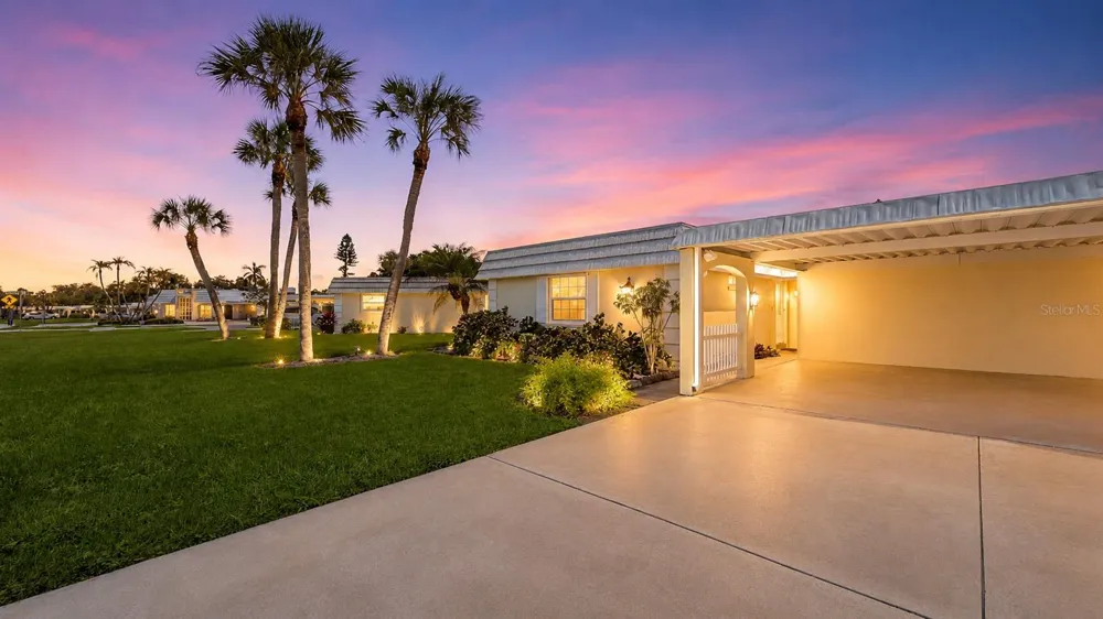 5911 TIDEWOOD AVENUE #3 Sarasota, FL 34231