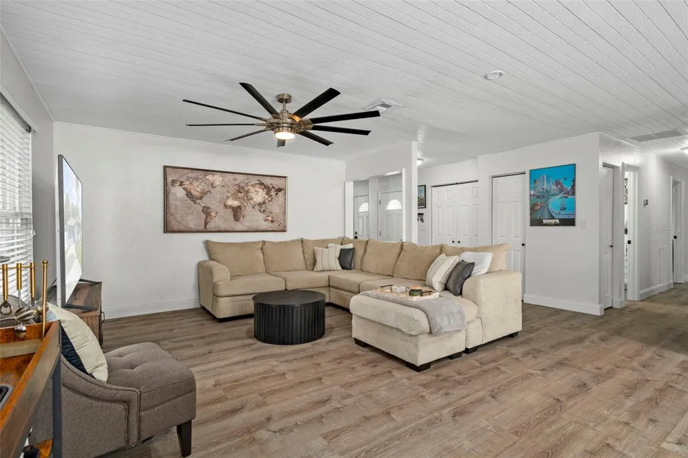 6917 DUNNETT AVENUE St Petersburg, FL 33709
