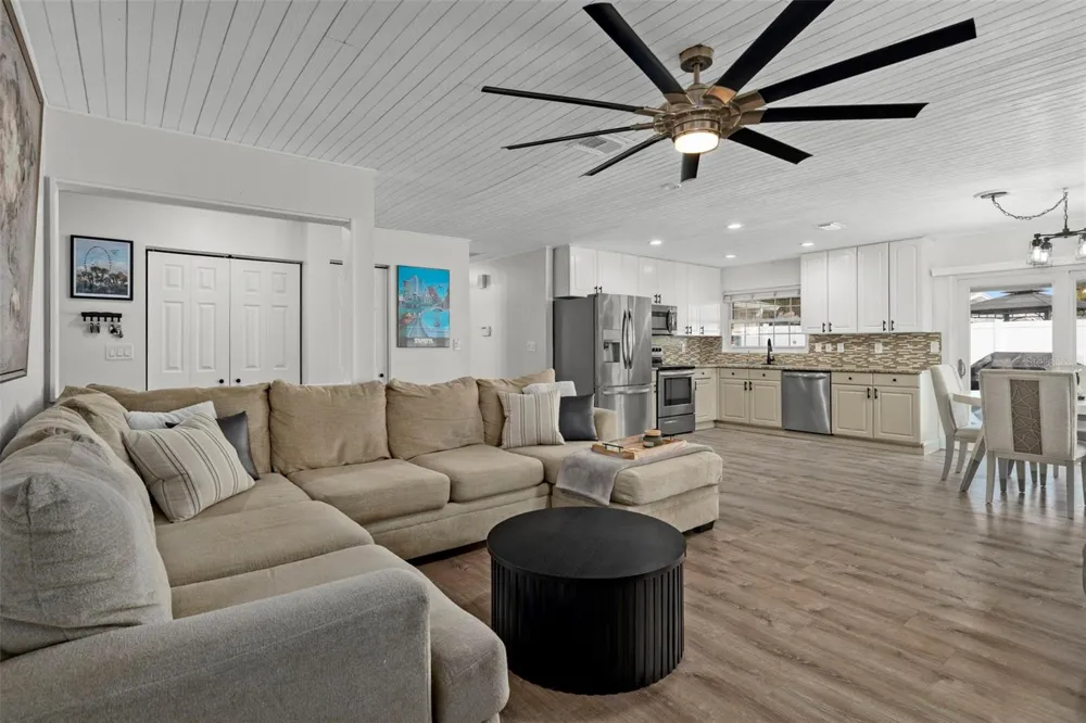 6917 DUNNETT AVENUE St Petersburg, FL 33709