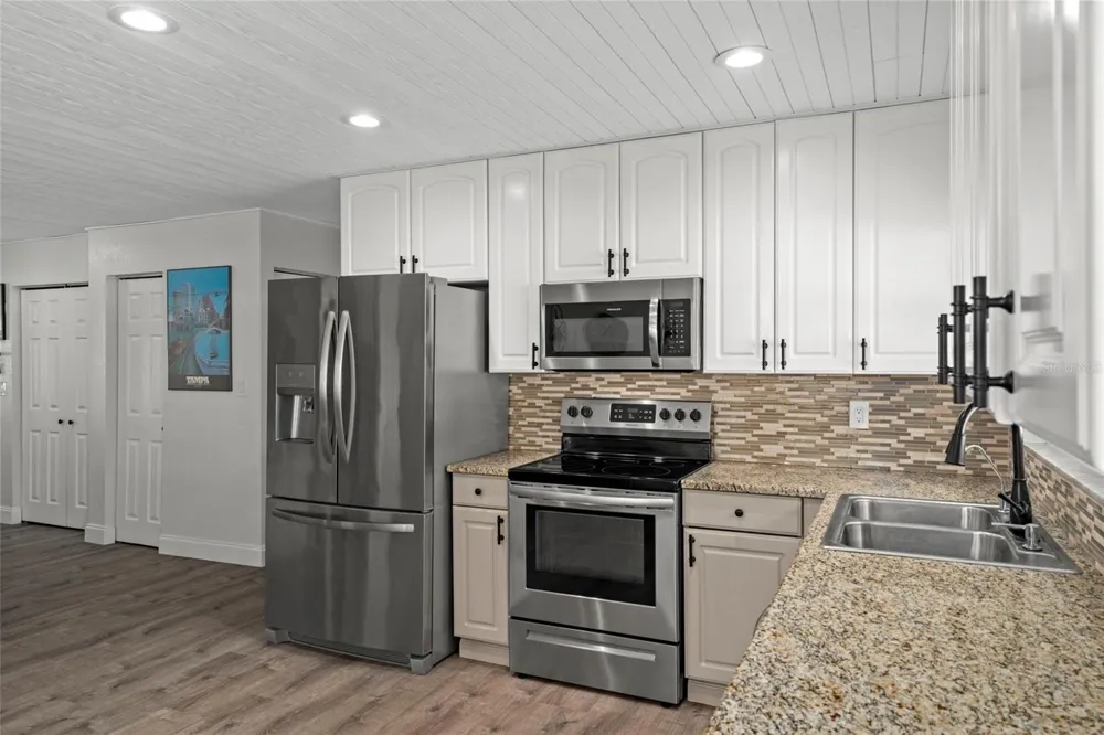 6917 DUNNETT AVENUE St Petersburg, FL 33709