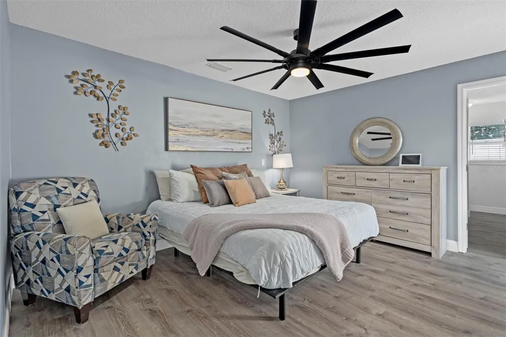 6917 DUNNETT AVENUE St Petersburg, FL 33709