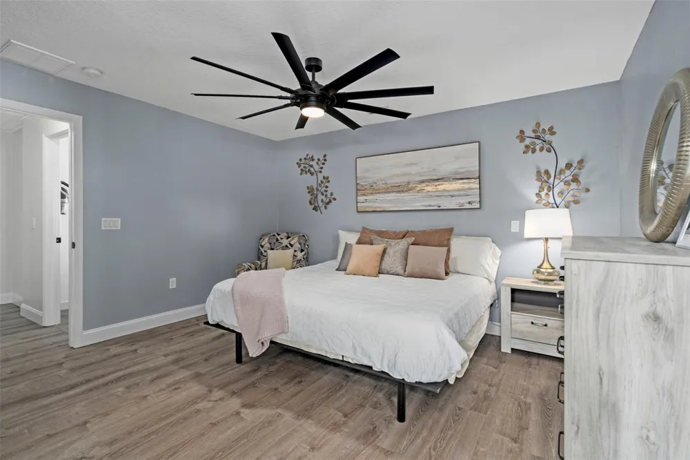 6917 DUNNETT AVENUE St Petersburg, FL 33709
