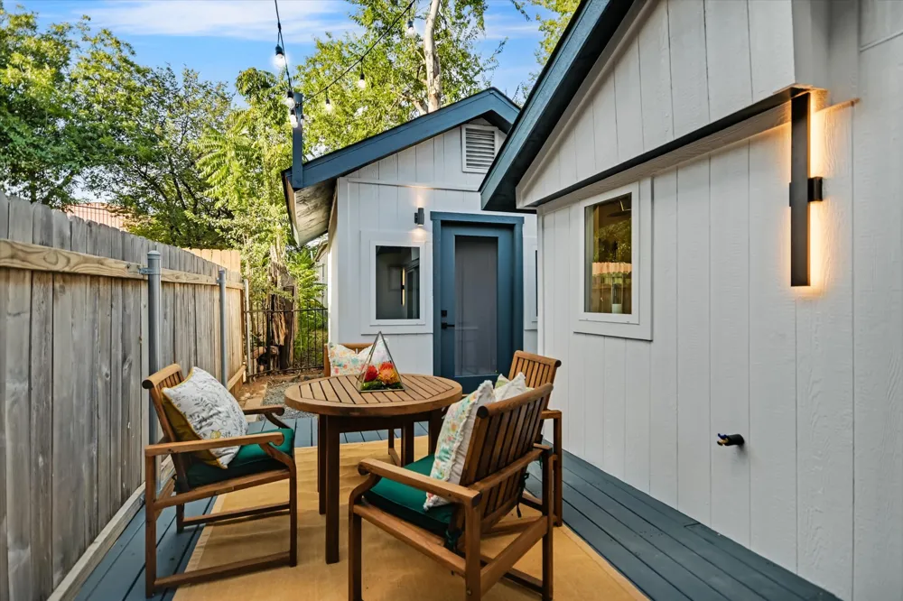 2406 Santa Maria Street Austin, TX 78702