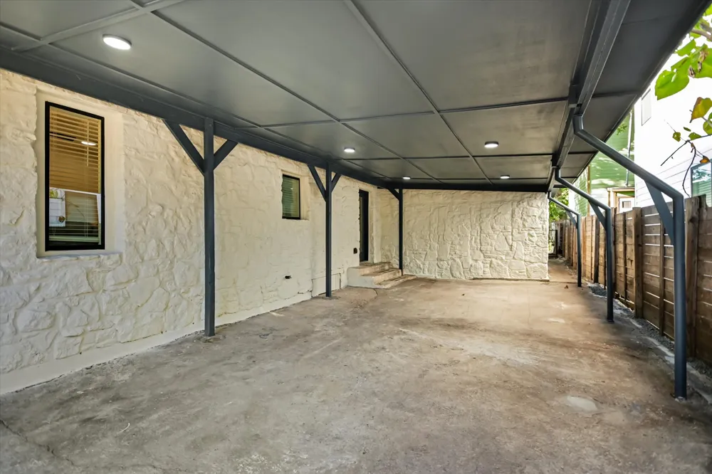 2406 Santa Maria Street Austin, TX 78702