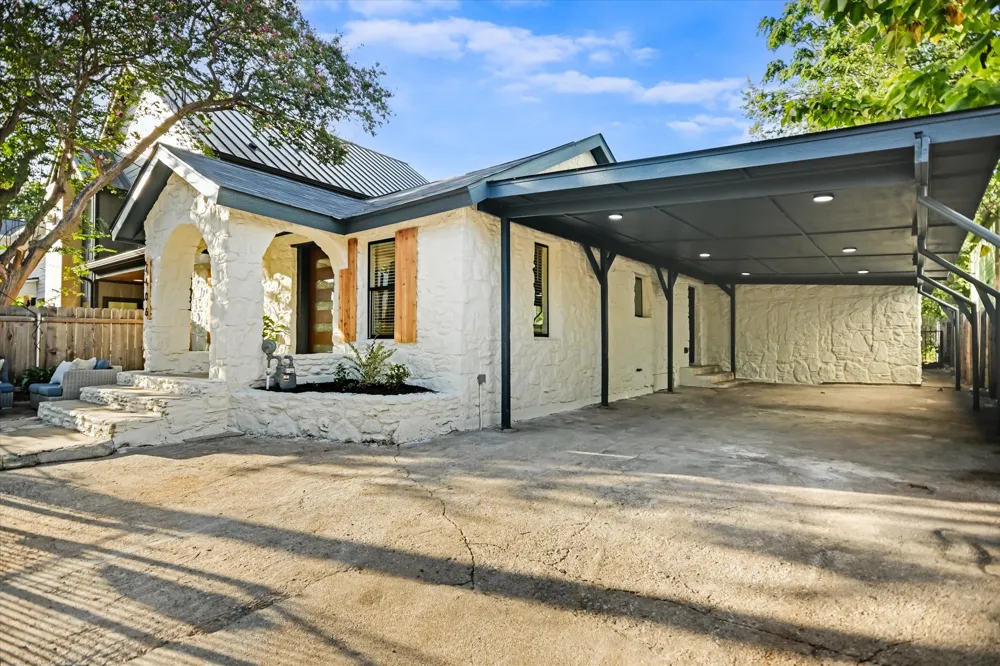 2406 Santa Maria Street Austin, TX 78702
