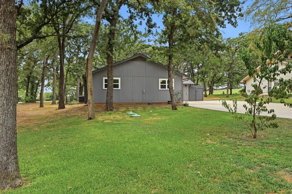 237 Cayuga Trail Lake Kiowa, TX 76240