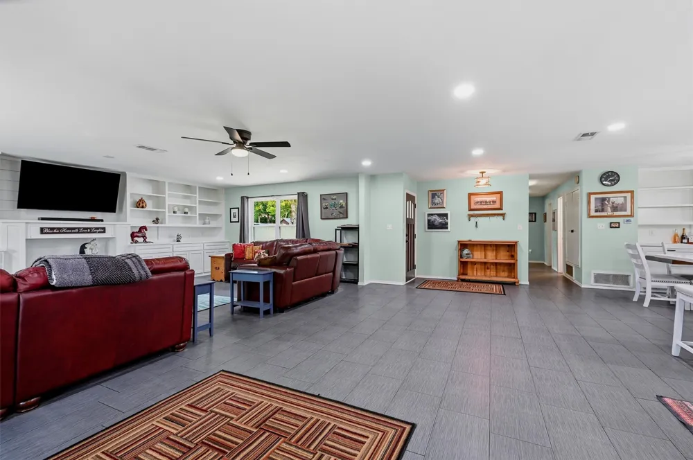 237 Cayuga Trail Lake Kiowa, TX 76240