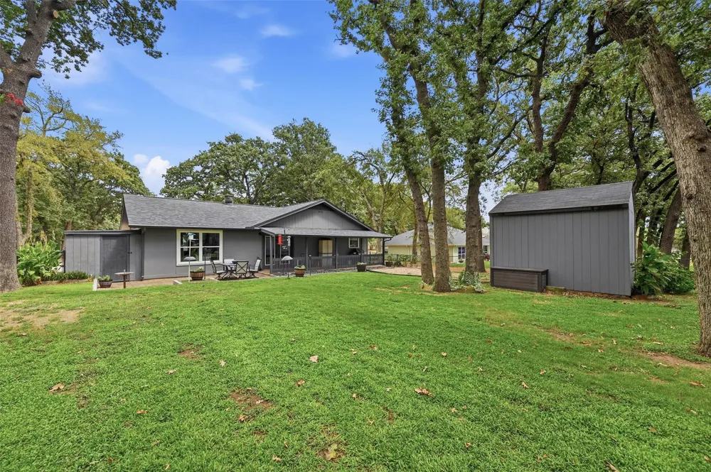 237 Cayuga Trail Lake Kiowa, TX 76240